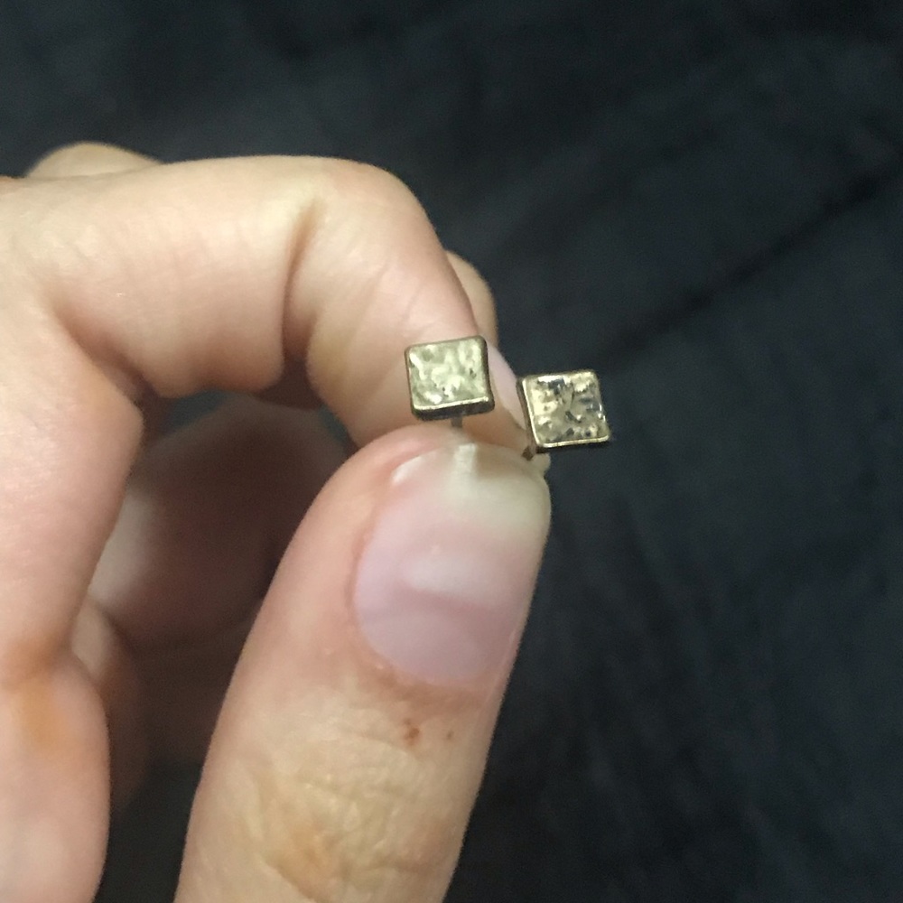 SQUARE STUD EARRINGS